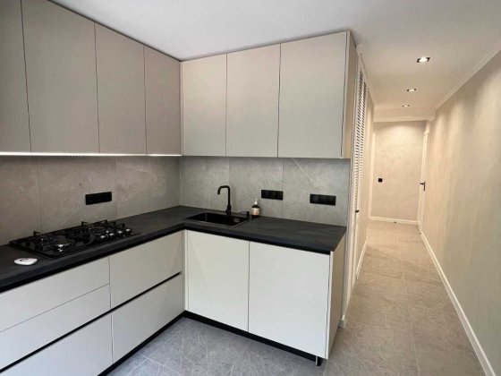 Двокімнатна квартира з Євроремонтом по вул.Комарова