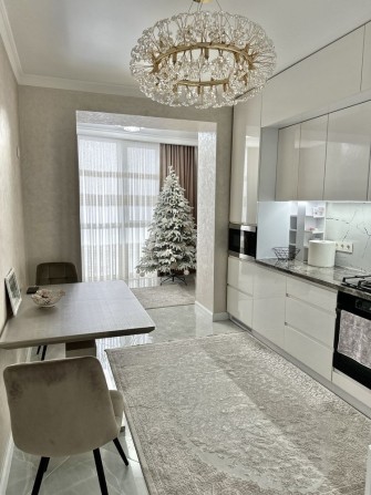 Світла , сучасна 2-кімнатна квартира (Кришталево Озеро) - фото 1