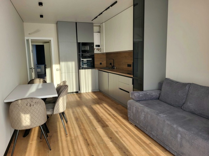 Квартира 50 м2 в новобудові з ремонтом, меблями і технікою - фото 1