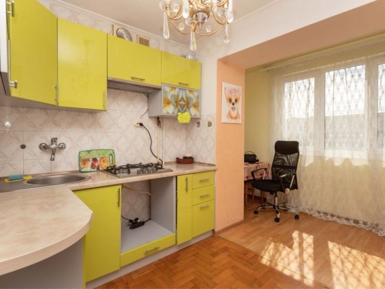 Продаж 3 к Чешка комарова Чернівці