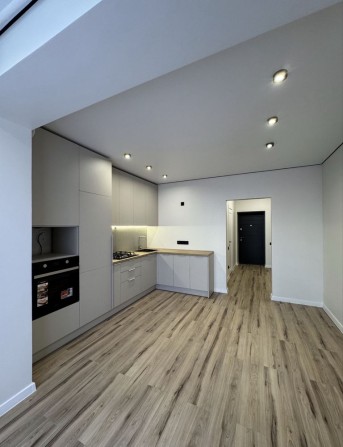Продаж 1-кім квартири в новобудові, ремонт - фото 1