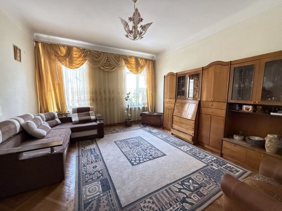 Продається 2-к в центрі вул.Першотравнева Чернівці