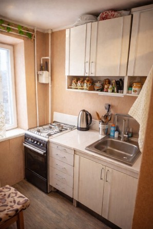 Продається 1 кімнатна квартира по вул. Скальда  (Комарова) - фото 1