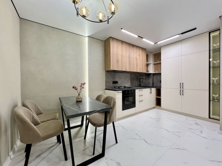 Продаж двокімнатної квартири з ремонтом - фото 1