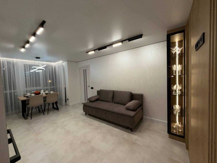 Стильна квартира поряд з Центром - фото 1