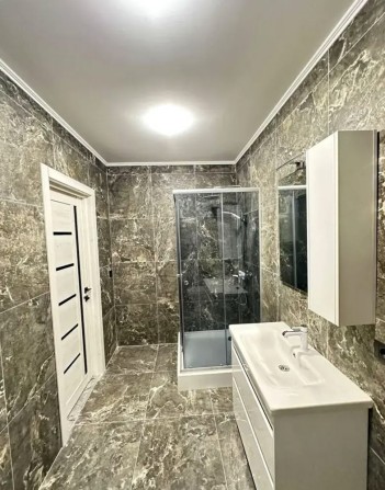 Продаж просторої 3 к квартири з ремоним  за ціною чорнової - фото 1