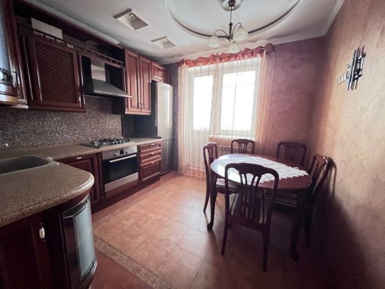 Продам 3-х кімнатну квартру Ровно