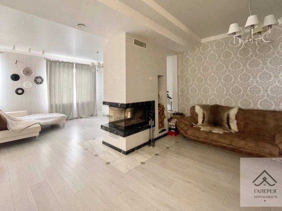 Продаж  4 кімнатна  Центр міста  5 поверх  Вид на парк Полтава