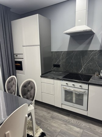 Продам нову 1-кім.квартиру з меблями! - фото 1