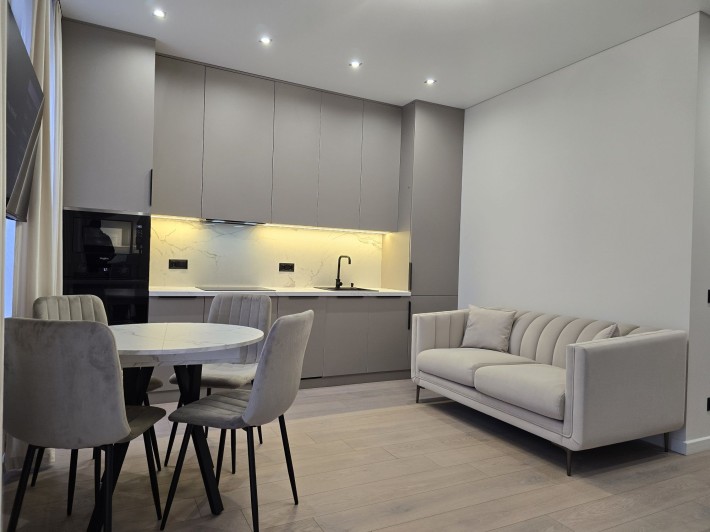 Простора 1-кімнатна квартира з кухнею-студією / ЖК «Квадрат» - фото 1