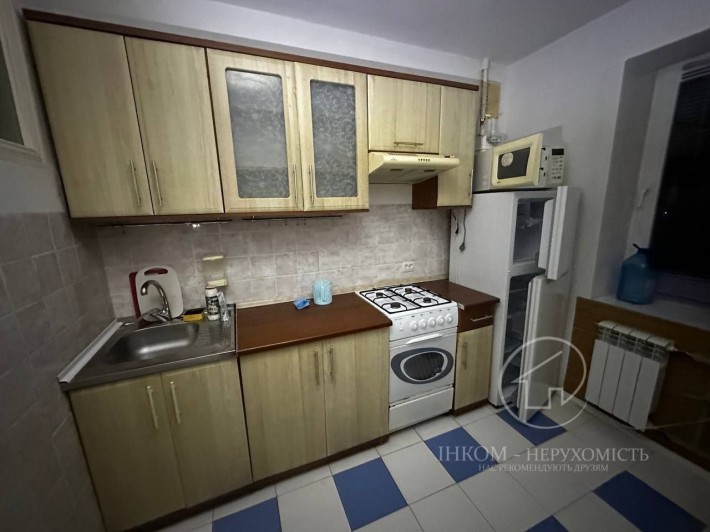 Велика 1к квартира в цегляному будинку - фото 1