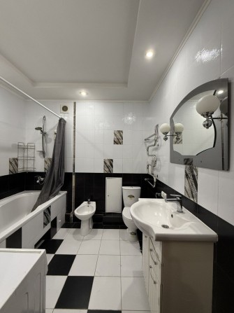 3к квартира 85м2 цегла котел поверх 4/9  вул. Небесної сотні - фото 1