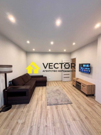 Однокімнатна. р-н 5-та Школа. Меблі+Техніка. Підземний паркінг! - фото 1