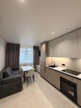 Продаж квартири в новобудові з ремонтом. Центр - фото 1