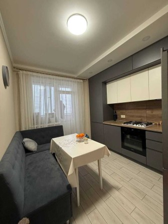 Однокімнатна квартира в новобудові!! Євроремонт!! - фото 1