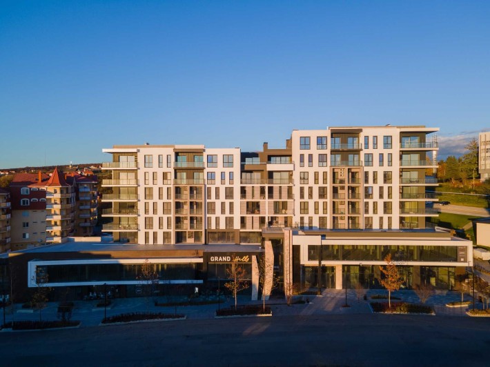 Квартира 33 м² з панорамним заскленням та підземним паркінгом - фото 1