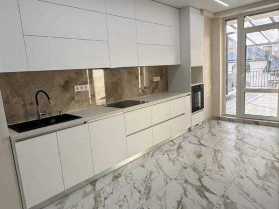 2-кімнатна новобудова з ремонтом та власною терасою, вул. Щербанюка