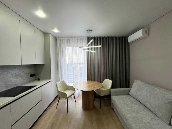 Продам світлу, укомплектовану 1 кімнатну квартиру в ЖК "На Щасливому". Ровно