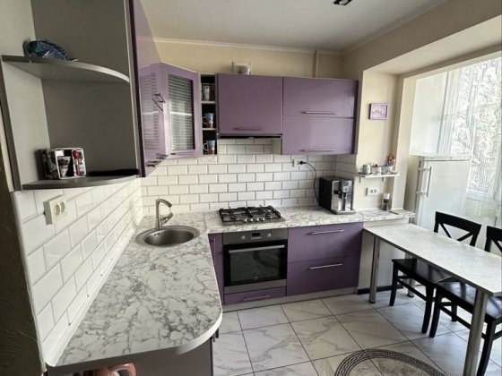 •Продаж 4-кімнатної чешки Чернівці