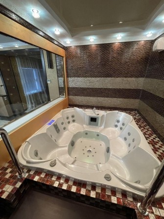 3-к, Центр, новобуд, дизайнерський ремонт, автономне, цегла - фото 1