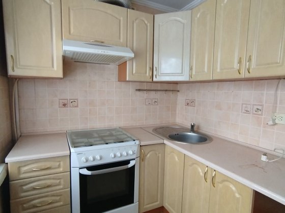 2 кімнатна київка, 2 поверх, район Формаркету