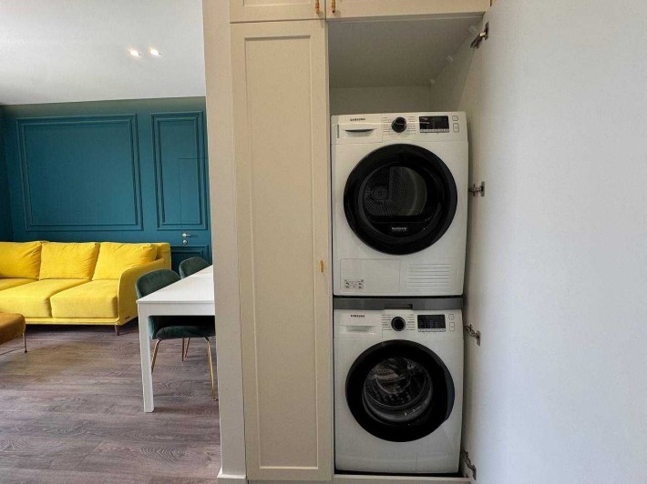 Продаж просторої 1-кімнатної квартири з дизайнерським ремонтом - фото 1