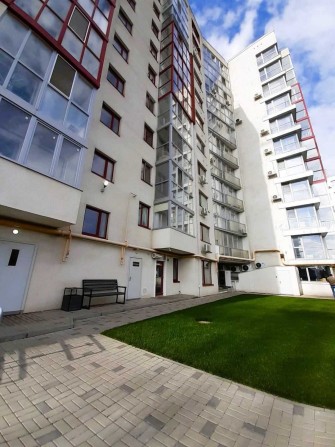 Велика однокімнатна квартира в новобудові на Європейській - фото 1