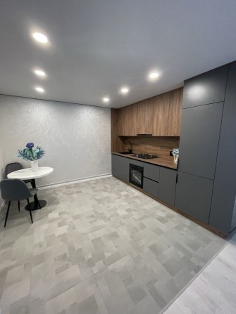 Продаж 2 км квартири на Сахарова з ремонтом в новобудові - фото 1