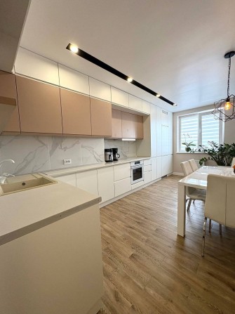 Простора сучасна 2 кімнатна квартира в зданій НОВОБУДОВІ - фото 1