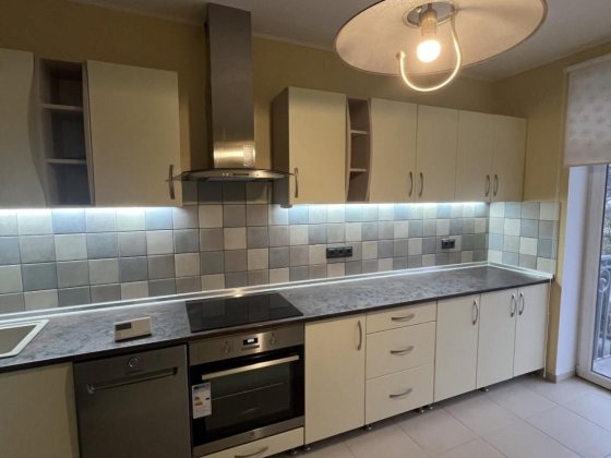 Продаж квартири, центр міста , 3 кімнати Ужгород