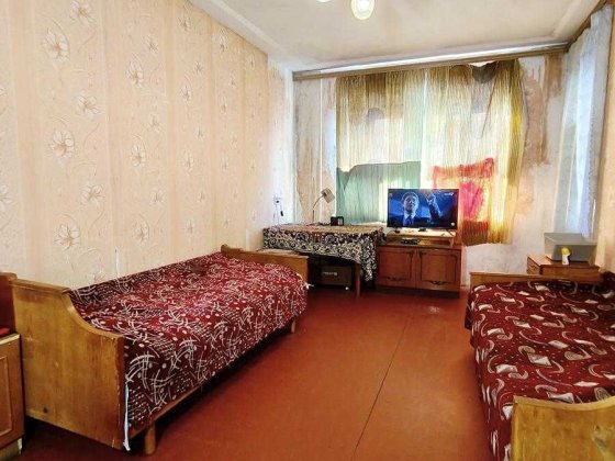 Продам 2-кімн простору квартиру серії ЧН, тихий центр, вул. Гонча. Чернигов