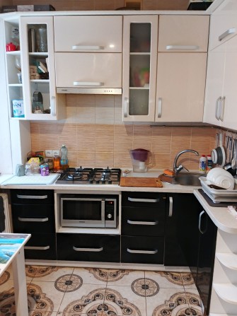 Гарненька 1на кв-ра з гардеробною,меблями,технікою на Шерстянці!!! - фото 1