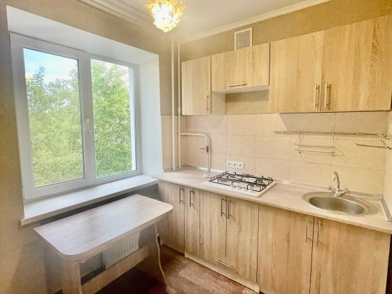 Світло завжди! 2-х кімн. 45 кв.м 3/5 Центр міста. Без меблів ! Чернигов