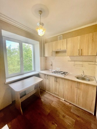 Світло завжди! 2-х кімн. 45 кв.м 3/5 Центр міста. Без меблів ! - фото 1