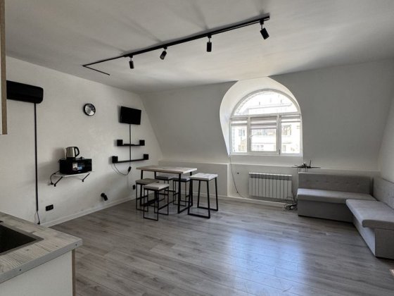 Продаж однокімнатної квартири Головна Завжди є світло Чернівці