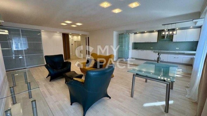 Продаж 3к.кв, Назарівська, центр, Ботанічний сад, м. Університет - фото 1