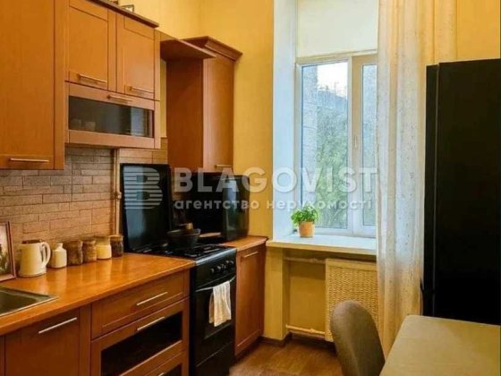 Центр! Хрещатик,29, фундоментальна сталінка,двокімнатна Київ