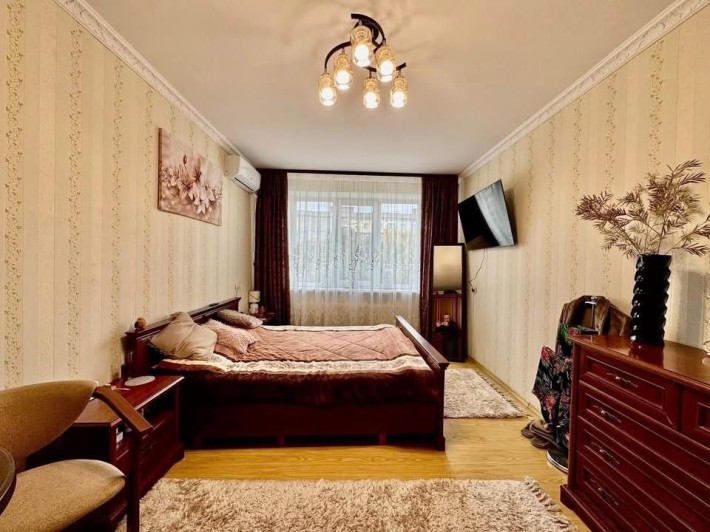 Продам 3-кімнатну квартиру на Вишенці. Індивідуальне газове опалення. - фото 1