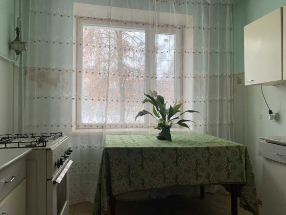 Продаю 4ком Кв.(теплая) 80м2 на 2єт. Кирпич.Дом. Все рядом Чернігів