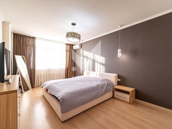 Світа та простора 2-к квартира 73 м² просп. Миколи Бажана 8-Б Київ