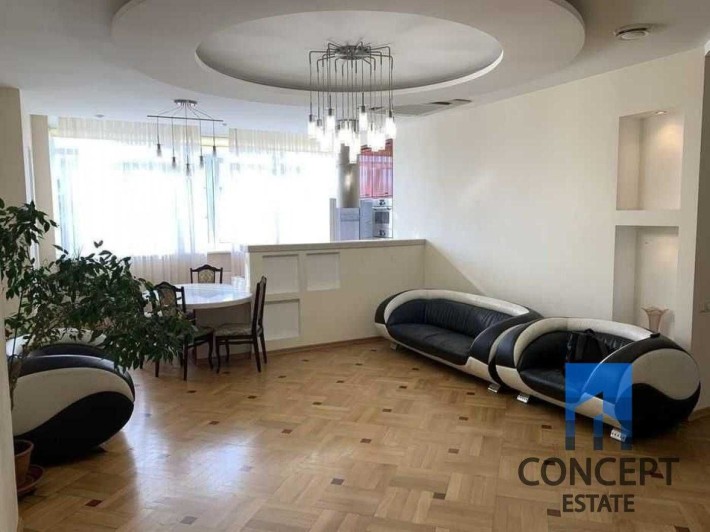 Продам просторную 4к студию на ул. Жуковского! - фото 1