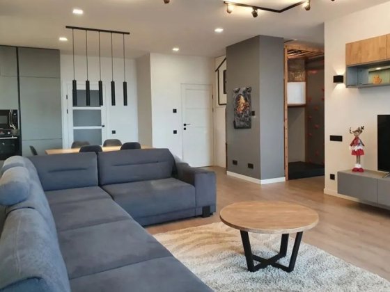 Продам 4-комн квартиру в районе Симферопольская ул. Днепр