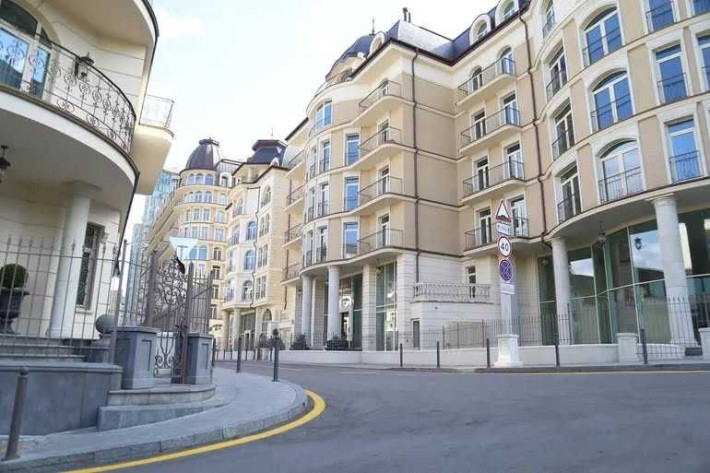 Продам квартиру 320 кв.м в ЖК Ренессанс Резидент Добролюбова Печерск - фото 1