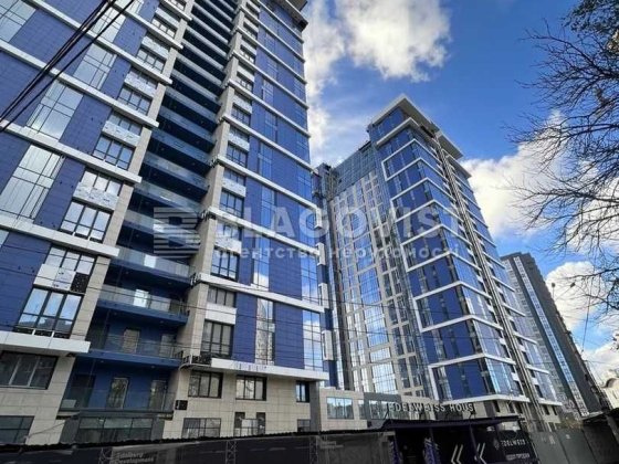 продаж 3 -х кімнатної квартири на 8му поверсі по вул.Звіренецькій,70-а Киев