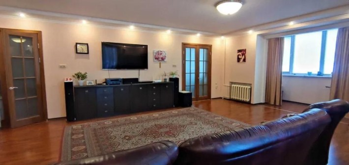 Продам 5-комн квартиру в районе Кедрина Дмитрия ул. - фото 1