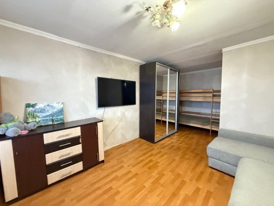 Продам велику 1 к. квартиру 40 кв. м. на ж/м Покровський / Парус Дніпро