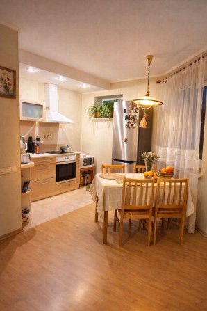 Простора 2-к квартира левобережный фрунзе караван - фото 1