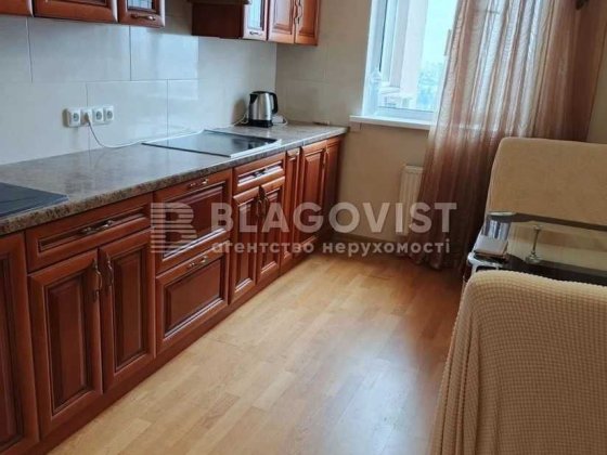 Продам 3 к квартиру 80 м генерала Воробйова 13 Е Севастопольська пл Киев
