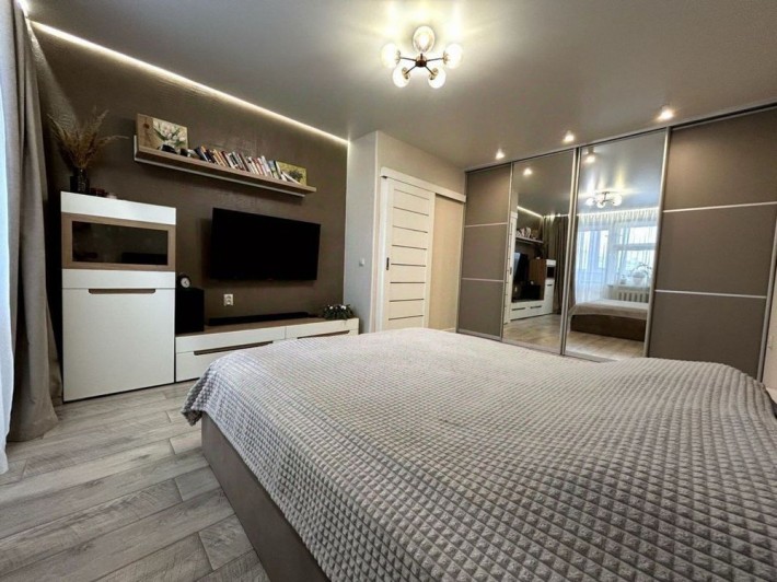 Продам 1к квартиру с хорошим ремонтом в Центре - фото 1