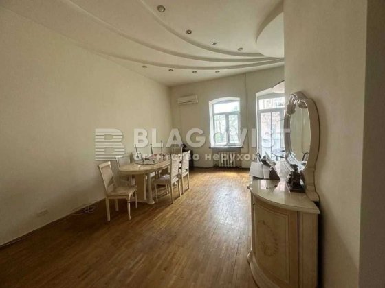 Продаж 3-кімн квартири в історичному центрі Києва.  Михайлівська, 18а Киев